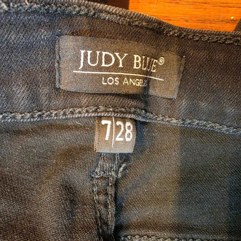 Judy Blue Black Skinny Fit Jeans Shark Bite Fray Raw Hem‎ Womens 7/28